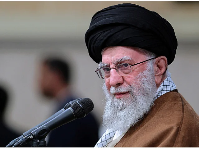 Jsou arogantní a chtějí jen podřízenost, opřel se vůdce Íránu Chameneí do USA