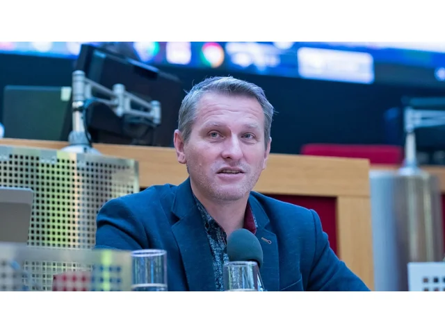 Moderátor Vladimír Kořen se stane ředitelem školy v Říčanech, původní ředitel měl spory s učiteli a rezignoval