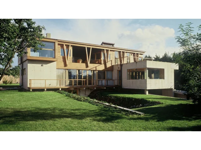 Na prodej je vila po Petru Kellnerovi ve Vraném nad Vltavou. Stavba od architekta Pleskota získala uznání expertů