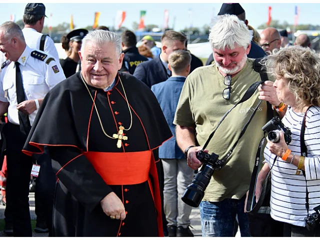 Laskavý hlas, statečný učitel. Babiš, Výborný nebo Strach vzpomínají na Duku