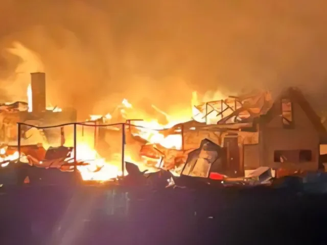 Drony opět útočily na ruské rafinérie, střelba zasáhla i Ukrajinu