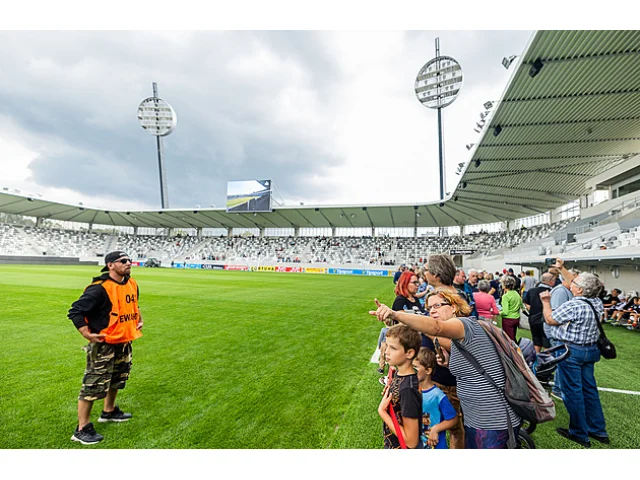 Zastupitelé Hradce schválili prodej fotbalového klubu skupině okolo Pavla Nedvěda