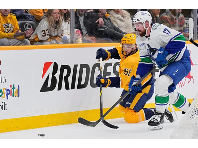 Hronek asistoval u výhry, Slovák Dvorský zapsal premiérový gól v NHL