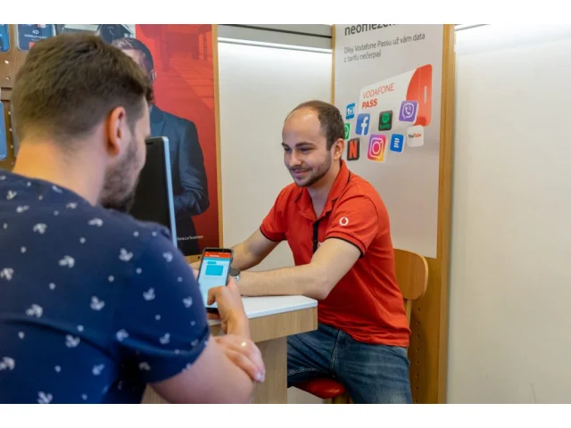 Žonglování mobilních operátorů s cenami. Posvítí si na ně antimonopolní úřad