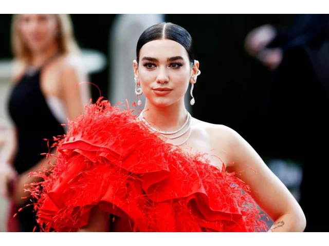 Kvíz: Uhádnete, čím se živili slavní, než zazářili? Dua Lipa i Taylor Swift vedly úplně jiné životy