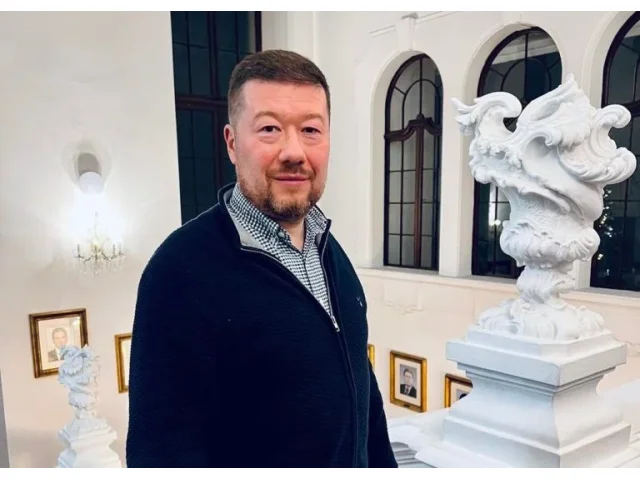 Okamura povede Sněmovnu. Varoval před ním jeho vlastní bratr