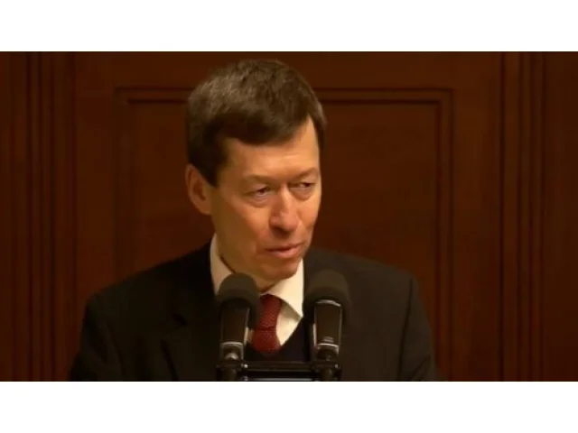 Zazněla velmi tvrdá slova. Hayato Okamura v emotivním projevu varoval před Tomiem Okamurou. Komentář Šándora