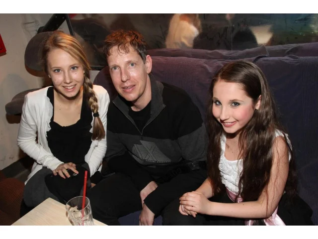 Dcery Stanislava Grosse posílají tátovi vzkaz do nebe: Snad to tam nahoře rozjíždíš, chybíš nám…