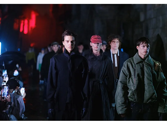 Jan Černý proměnil barrandovský fundus v módní kolekci. Příznačně ve filmových kulisách