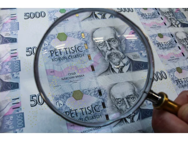 „Papalášská nehoráznost“ na bankovce nebude. Michl vedle Masaryka prý nechce