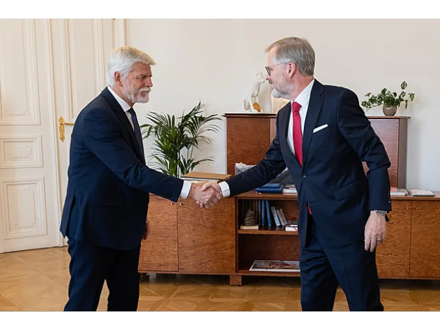 Prezident Pavel přijme od premiéra demisi, Fiala mu ji předá osobně