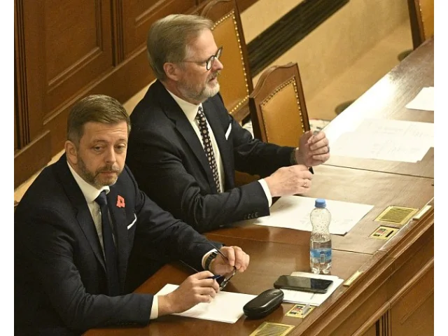 Vláda Petra Fialy schválila svou demisi