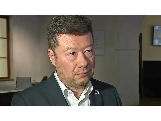 VIDEO: Tomia Okamuru rozčílil dotaz na cestu do Ruska. Sněmovna nebude drahá cestovka, reagoval