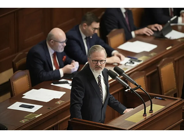 Vláda Petra Fialy podá demisi, Andrej Babiš chce mít novou do konce listopadu