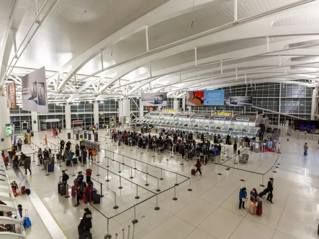 Americká letiště omezí provoz, včetně New Yorku a Chicaga. Na zrušení čekají tisíce letů