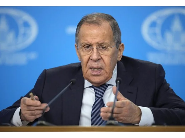 Lavrov neupadl u Putina v nemilost, odmítl Kreml spekulace médií