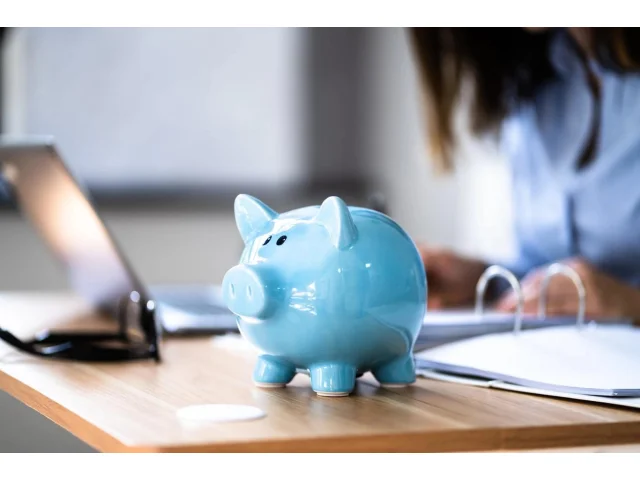 Jak ušetřit i z malé výplaty? Sepište si výdaje, myslete na kávičky i zbytečná členství