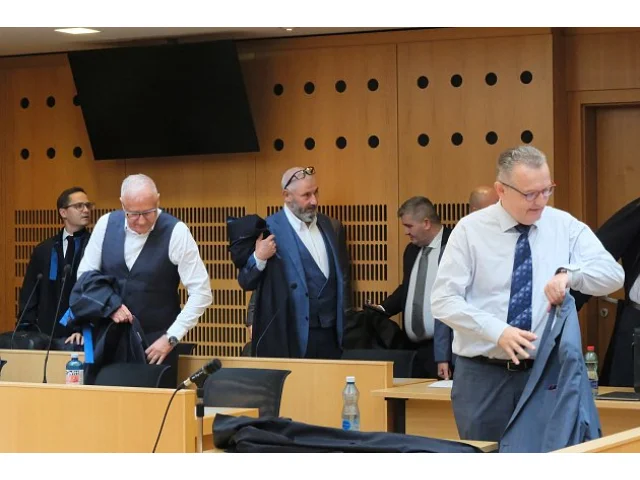 Policisté v další větvi Dozimetru obvinili 13 lidí, znovu Redla či Kosa