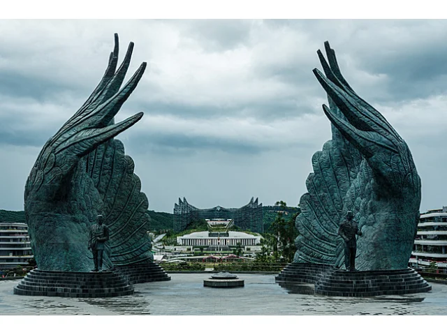 Má nahradit potápějící se Jakartu. Z nové metropole je ale zatím město duchů