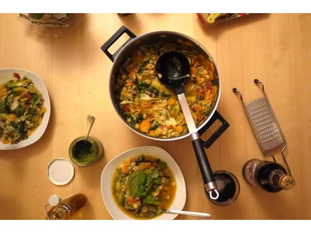 Teplé polévky 4. díl: Minestrone, hustá zeleninová polévka vám přinese teplo Itálie i v sychravých dnech