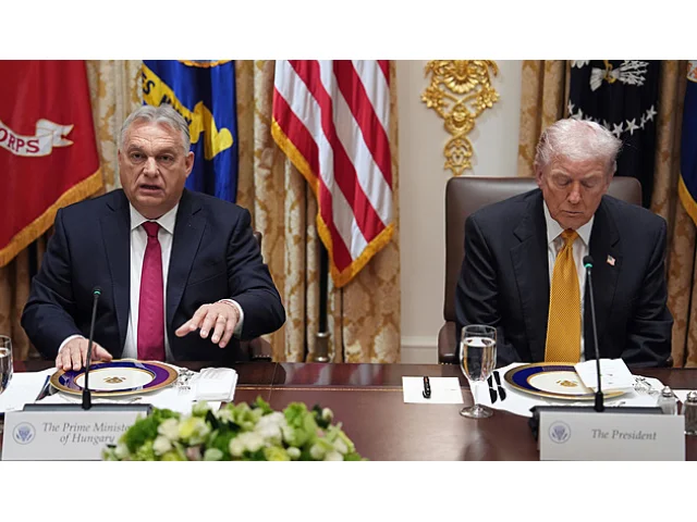 Karoline, neopouštěj nás! Orbán s Trumpem se laškovně přetahovali o mluvčí