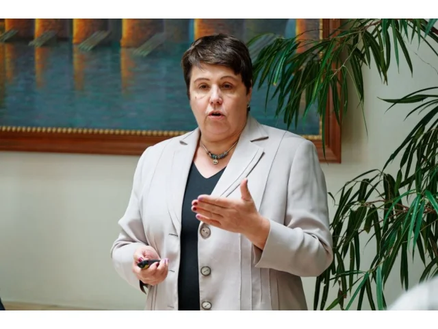 Dezinfekce v obchodech, možná i hrazené očkování: Macková o plánu boje se žloutenkou