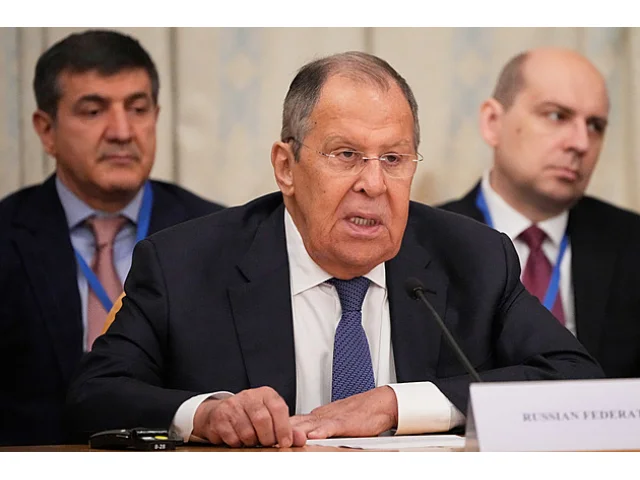 Jsem připraven setkat se s Rubiem, řekl Lavrov. Kreml tvrdí, že v nemilost neupadl