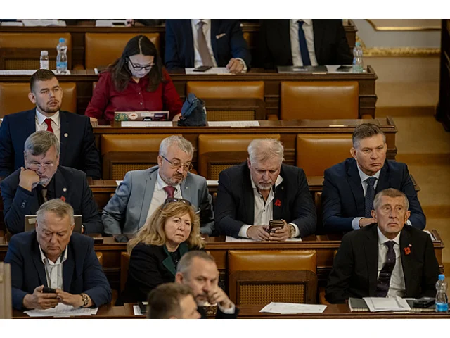 Fialova vláda nafoukla 15 miliard příjmů, tvrdí Babiš. Oklamali úředníky, dodává