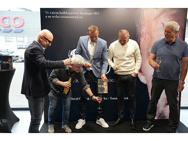 Souček pokřtil svou knihu. Když lidem dá něco do života, budu mít radost, říká