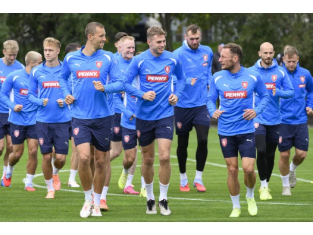 Fotbalisté v premiéře pod dočasným koučem Köstlem přivítají trpaslíka San Marino