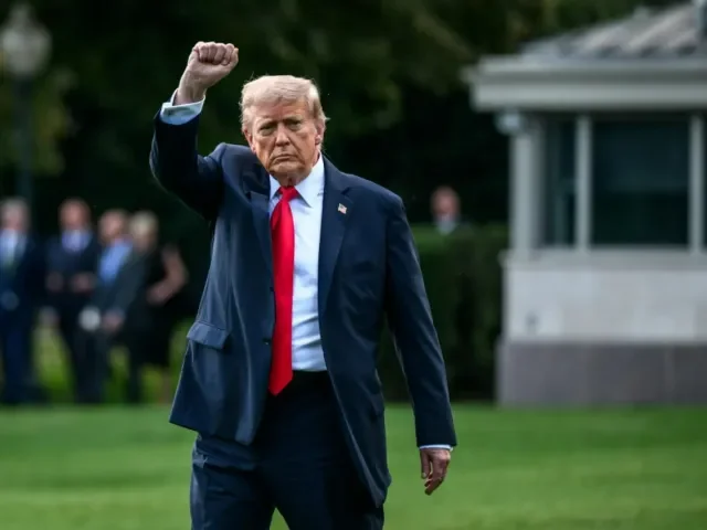 „Byl to velmi krásný a uklidňující projev, a oni ho zmasakrovali,“ řekl Trump s tím, že musí BBC zažalovat