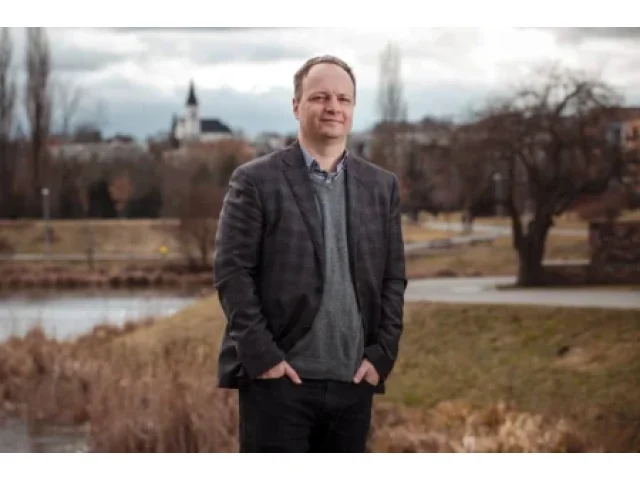 Rajchl je nejen Putinova služka, ale i lhář, řekl senátor Láska. Poslance vyzval, ať už podá žalobu