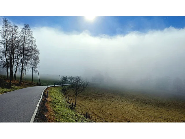 Inverzní počasí rozdělí Česko. Někde bude jasno, jinde mlha, pak může přijít mráz