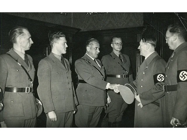 Sám sebe by poslal do plynu. Hitler měl nevyvinuté varle i penis, potvrzují experti