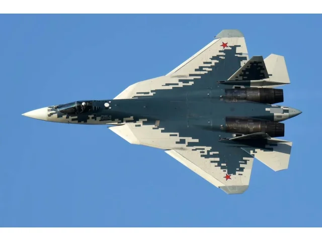 Ruská superstíhačka vystrkuje drápky, dostala nové rakety