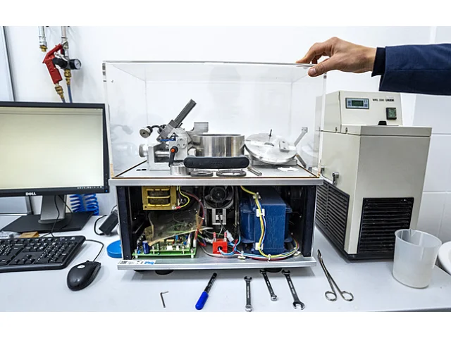 Český vynález pomůže sklárnám, díky nanopovlaku ušetří miliony