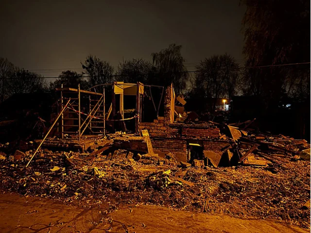 Aktivisté opět obsadili střechu v Bedřišce, dorazí i zmocněnkyně pro romské menšiny