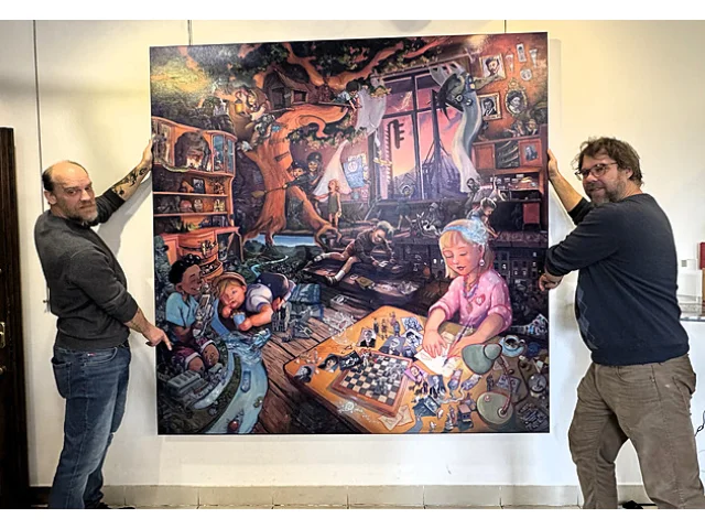 Bartoška u vysmátého makaka. Děčín byl výjimečný, říkají autoři obřího obrazu