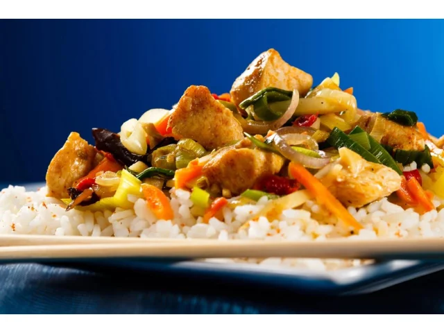 Pár minut na pánvi a celá kuchyně voní – kuřecí čína zachraňuje večery po náročném dni v práci