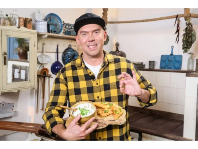 Vychytávky Ládi Hrušky: Fit mrkvové toasty, vázy z knih a lustr z příborů