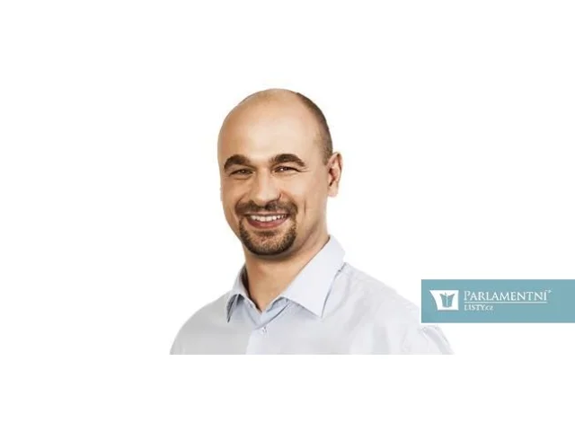 Fňukáte. Kolovratník utřel Piráty. Facku mu vrátil Novotný