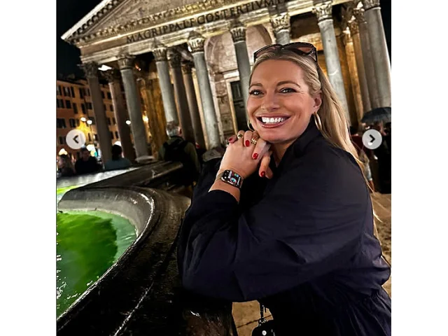 Lucie Borhyhová ukradla srdce Itala. Fotila se u fontány a hned dostala milostnou nabídku