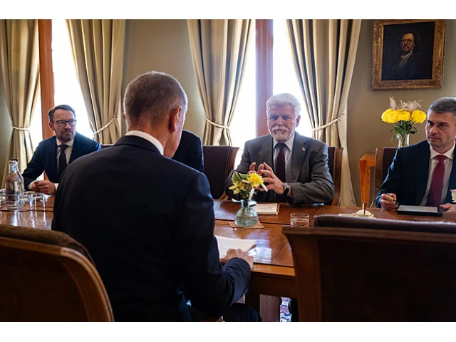 Nežijeme v prezidentském systému, řekl Vondráček z ANO. Lipavský ho zkritizoval