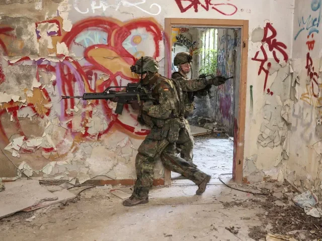 „Ostrá munice nebude použita.“ Německá armáda bude cvičit boj přímo v ulicích Berlína a zatýkání sabotérů