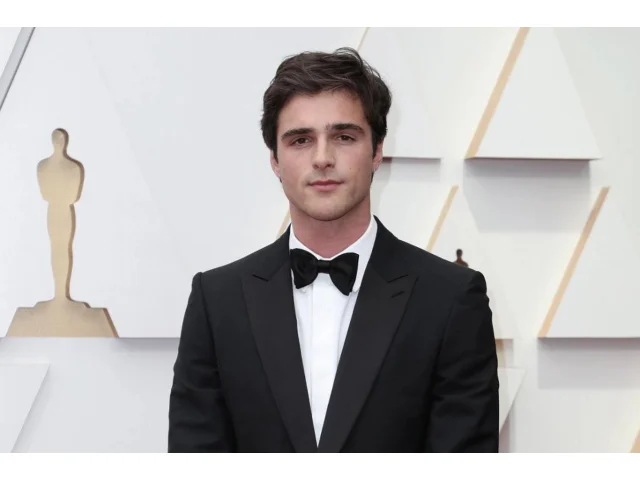 Mistr hororu Guillermo del Toro přichází s Frankensteinem. Monstrum hraje Jacob Elordi