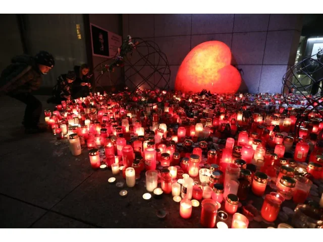 Pískot a křik „StB“: Babiš s kolegy čelil bouřlivé reakci na Národní třídě