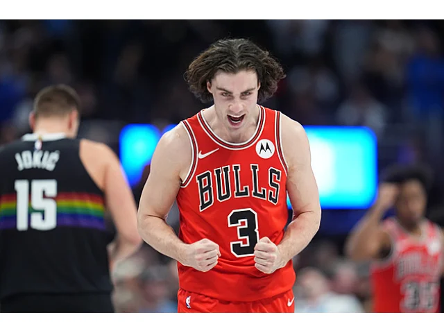 Ani Jokičův triple double nestačil. Chicago zaskočilo Denver, Detroit natáhl sérii