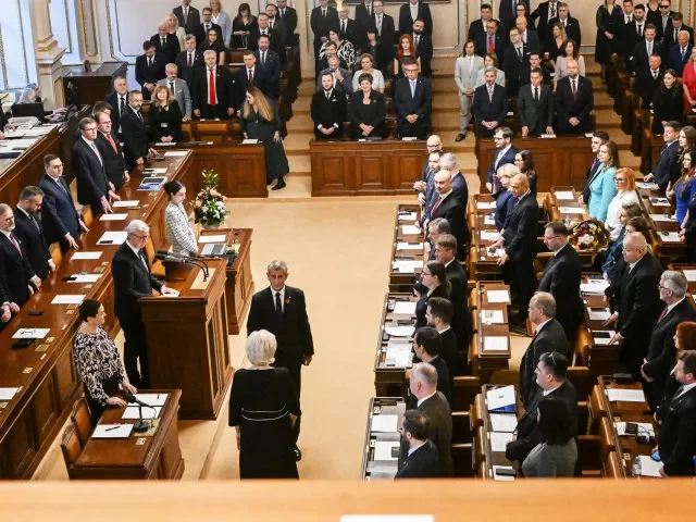 Nastupující parlamentní opozice požádala o mimořádnou schůzi k Babišovu střetu zájmů