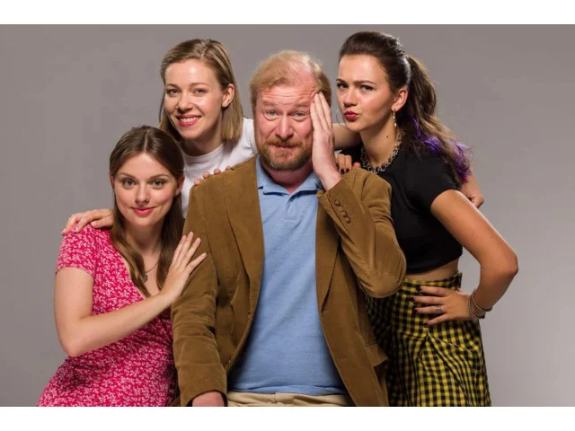 Martin Pechlát má za manželku dceru slavného herce. Je krásná a pracuje jako úřednice, podívejte