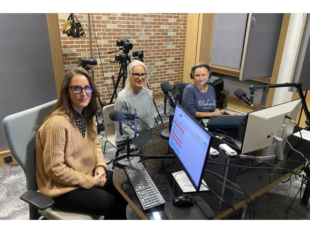 Na platformě prima+ odstartoval nový čtyřdílný kriminální seriál Noční operatér, za kterým stojí scenáristické a režijní duo Kateřina a Jitka Bártů.